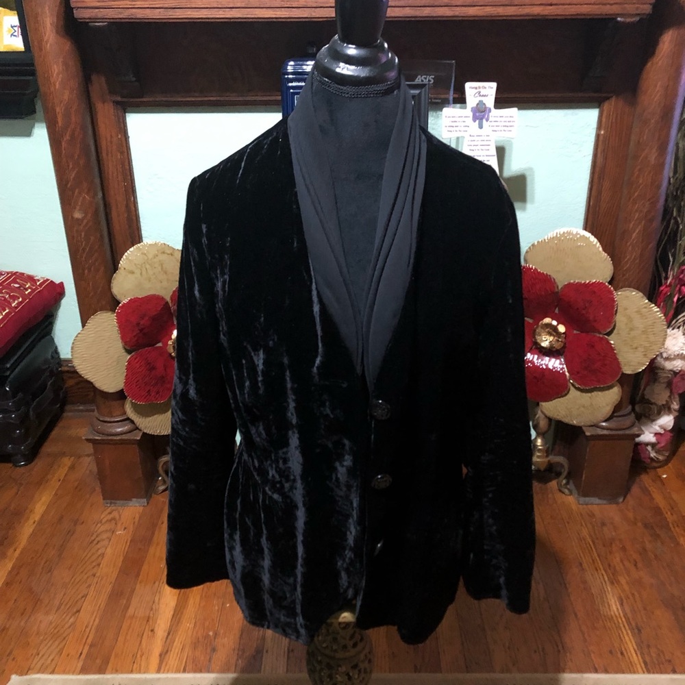 Velvet long sleeved jacket